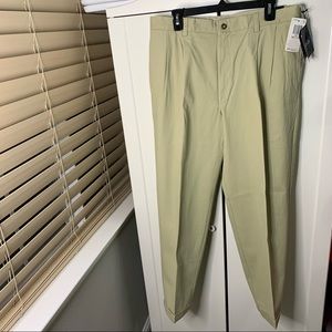 NWT Izod Metrix Fit Pleated Cuffed Trousers